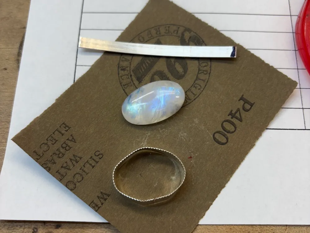 Bezel shaped to moonstone